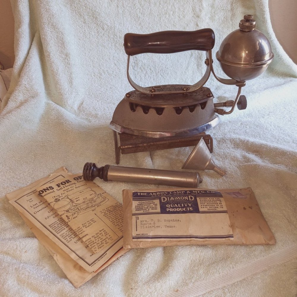 1930 Antique Gas Powered Iron Diamond Akron Lamp Mfg Co with Accessories Rare